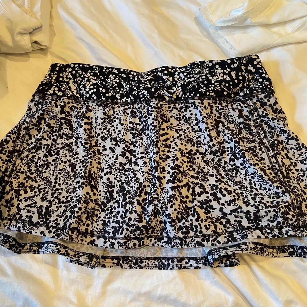 Lululemon floral black & white skirt